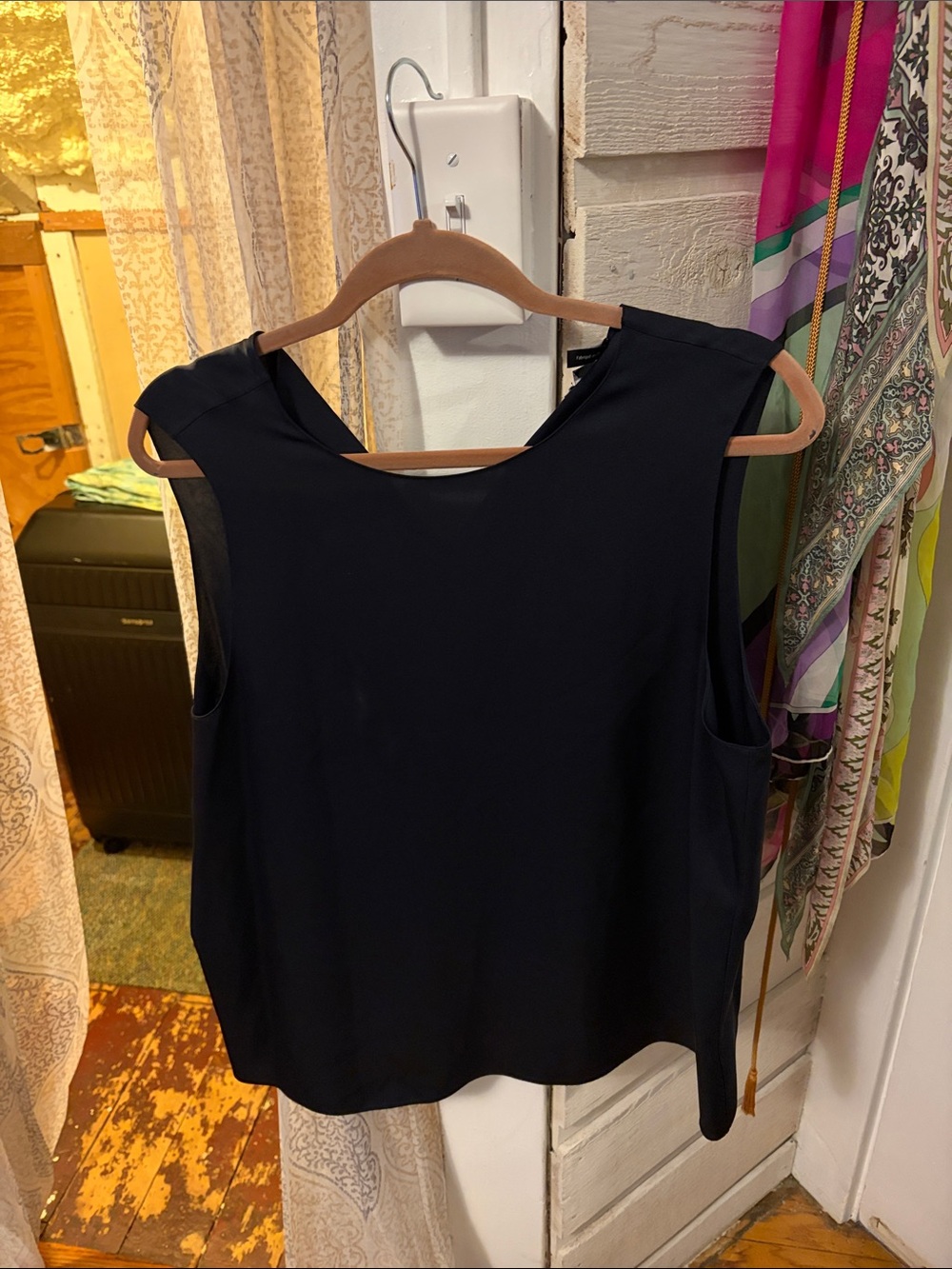 Theory Black Sleeveless Silk Tank Top size Large
